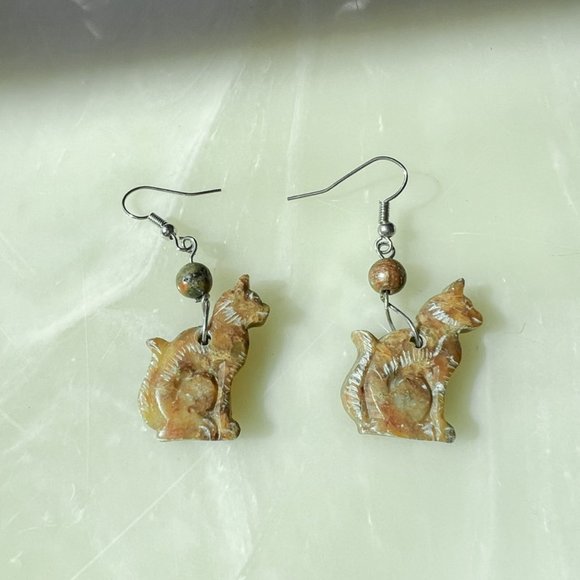 Vintage 90s Marble Stone Carved Cat Dangle Earrings - Picture 3 of 8